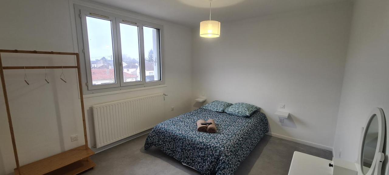Private Room In Shared Apartment III Beauvais Eksteriør bilde